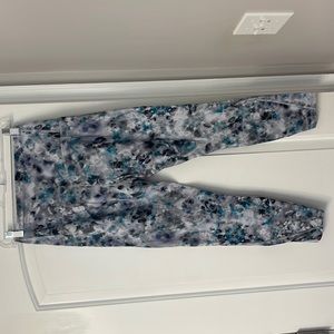 Lululemon 25” Multi Color Printed Size 10 Leggings